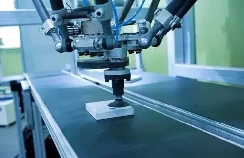 Delta robot used in small circuit board packaging process