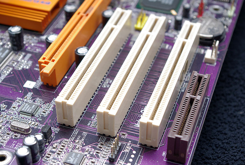 PCIE (Peripheral Component Interconnect Express) Connectors