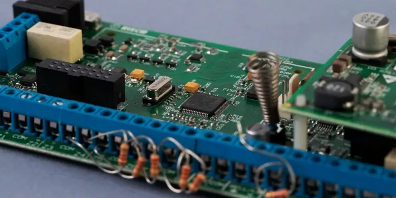 Reliable pcb assembly services with integrated chips, resistors, and connectors on circuit board.